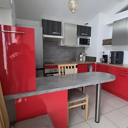 Quiet Little House In شقة *