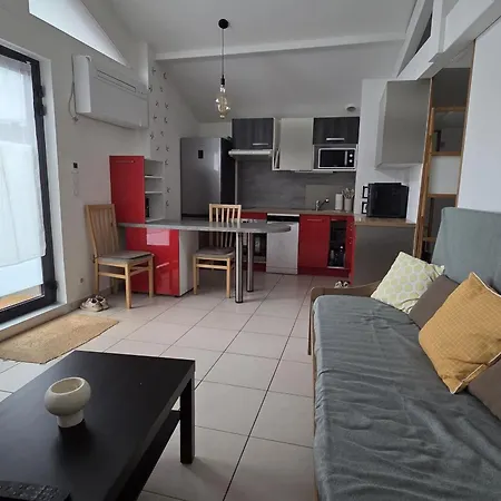 Appartement Quiet Little House In *